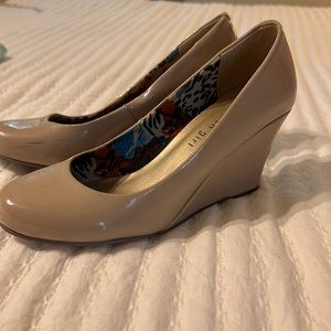 Madden Girl Nude Wedges size 7.5